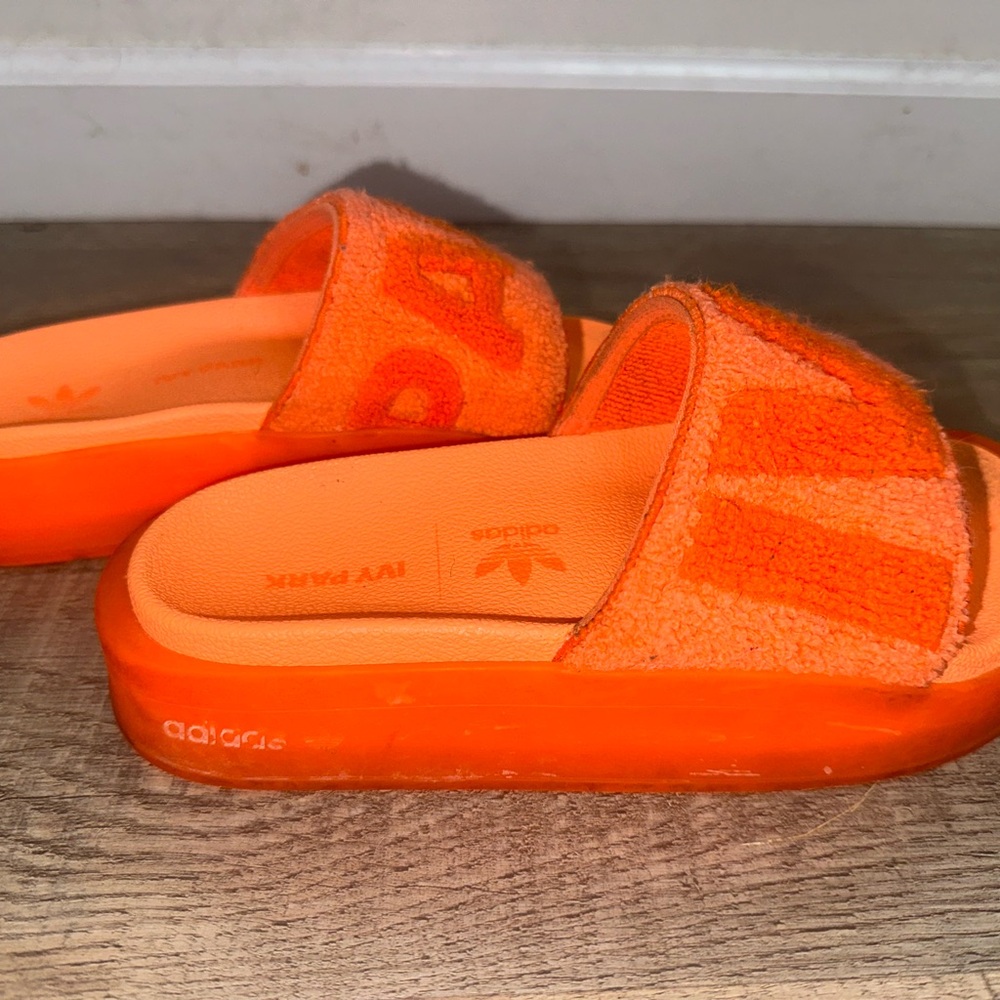 Adidas x Beyoncé Ivy Park ‘Screaming Orange’ (GX1196) Slides Size: 4 - Picture 7 of 9
